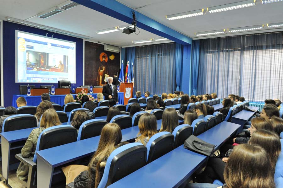 МАТУРАНТИ ОД ВЕЛЕС ВО ПОСЕТА НА УТМС