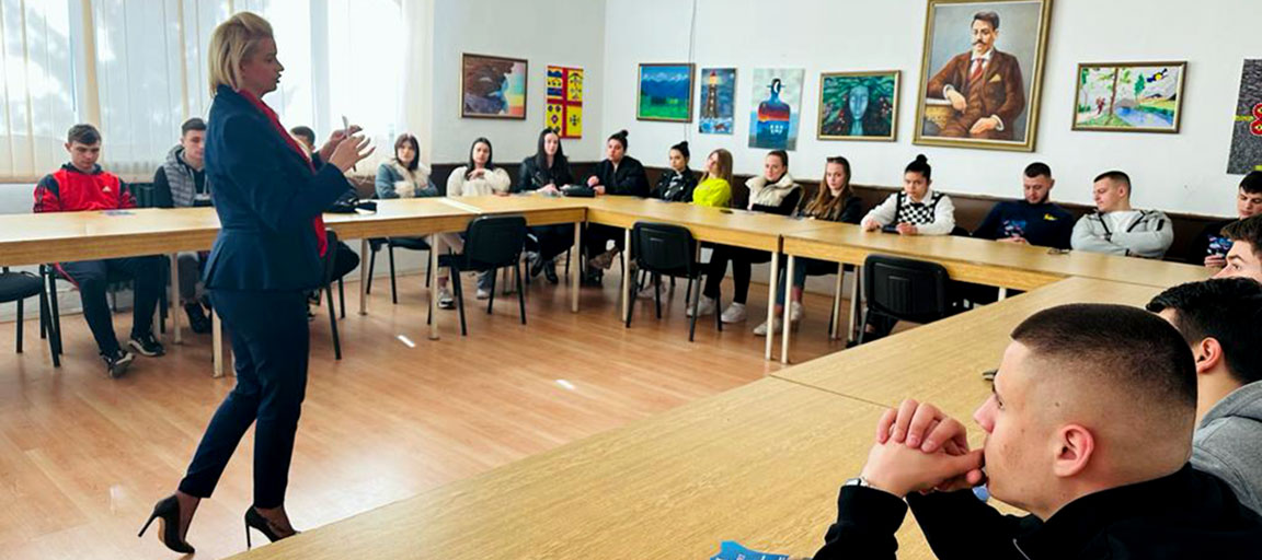 THE UTMS TEAM VISITS THE HIGH SCHOOL STUDENTS FROM KUMANOVO!