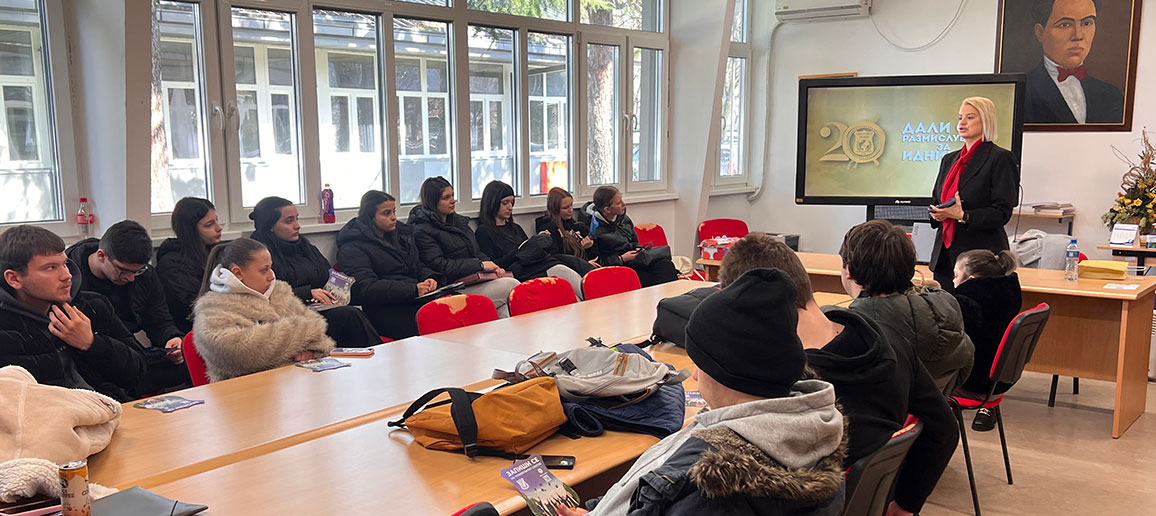 ТИМОТ НА УНИВЕРЗИТЕТ СКОПЈЕ ЈА ПРОДОЛЖУВА СВОЈАТА КАМПАЊАТА ЗА УПИСИ СО ПРЕЗЕНТАЦИЈА ВО СУГС „КОЧО РАЦИН"