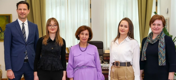 НАШАТА СТУДЕНТКА ЈАНА ИВАНОВА, ИЗБРАНА ЗА АМБАСАДОРКА ЗА ЕДЕН ДЕН НА „КРАЛСТВОТО НА ШВЕДСКА“